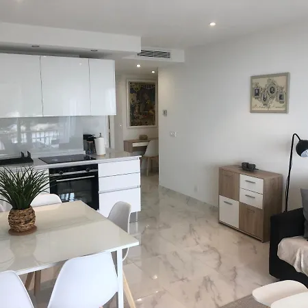 Apartment Front De Mer,plage, Piscine, Parking *