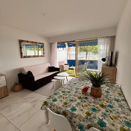 Front De Mer,plage, Piscine, Parking Apartman *