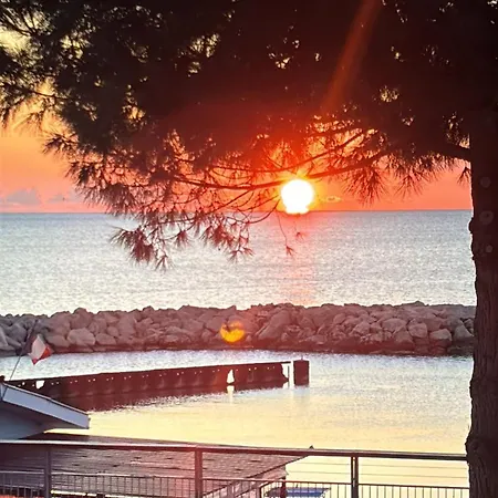 Apartment Front De Mer,plage, Piscine, Parking *